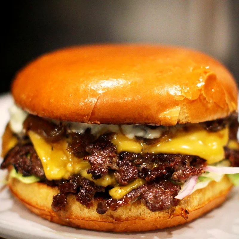 Hot Cheeseburger picant — Panini Station Craiova