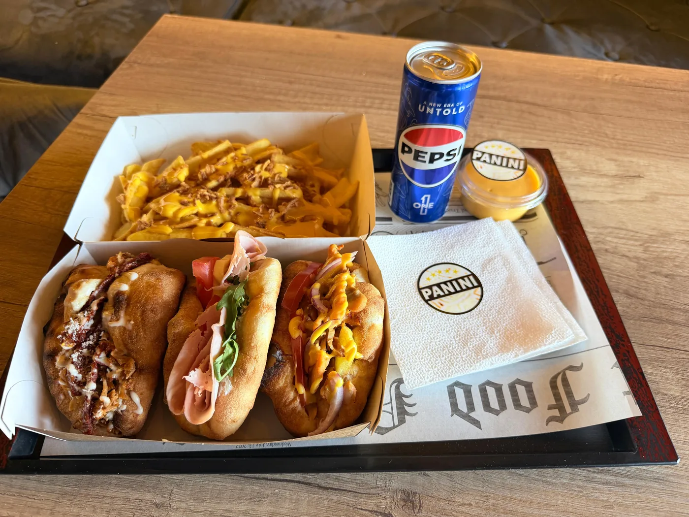 Combo Panini Station cu trei panini, cartofi cu cheddar și Pepsi — Craiova